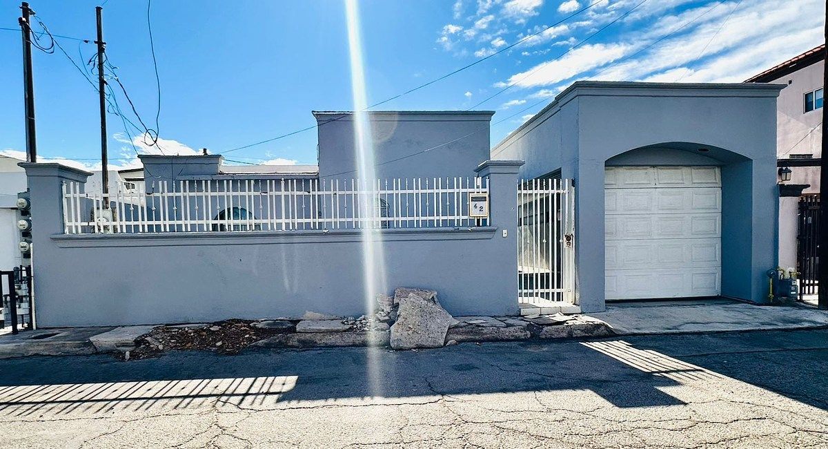 En venta casa en Residencias lista para habitar o remodelar (Mexicali, B.C.)