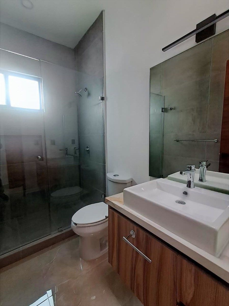 19 de 27: Baño recámara secundaria (x2)