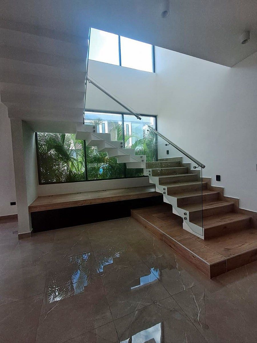 14 de 27: Área de escaleras