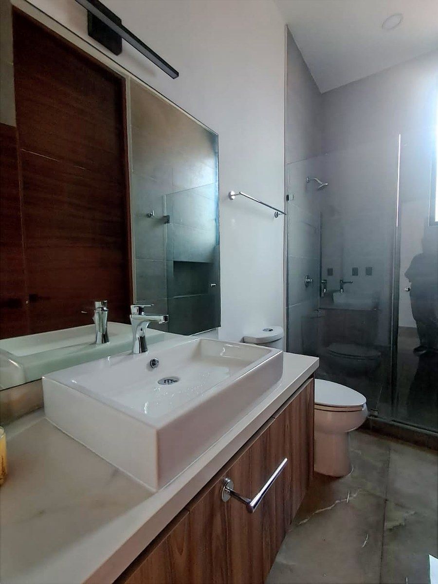 5 de 27: Baño completo planta baja