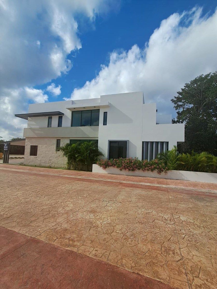 1 de 27: Fachada lateral