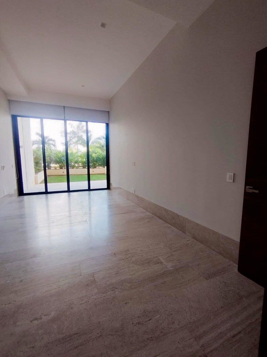 13 de 36: Recámara principal vista al jardín