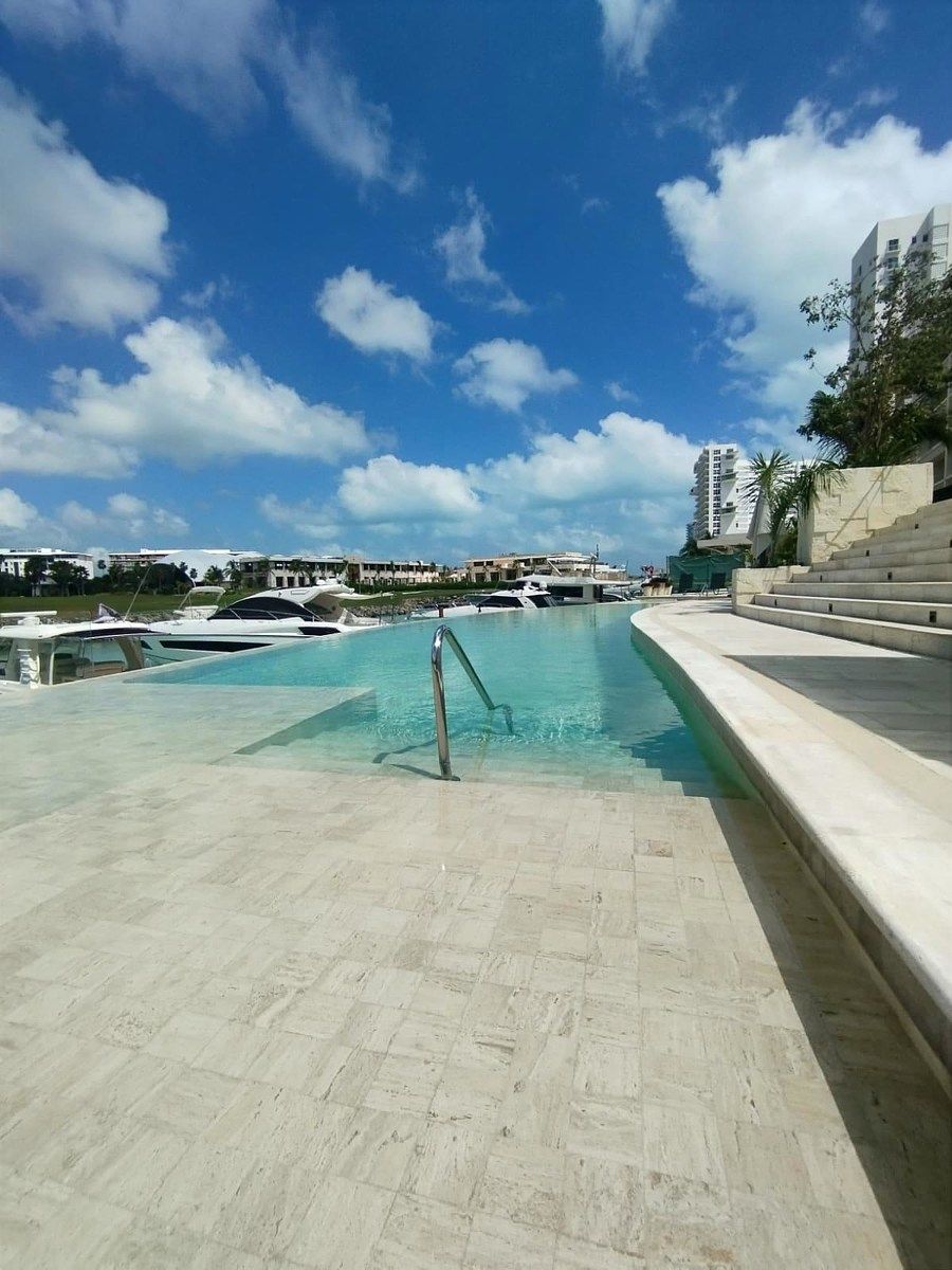 35 de 36: Alberca infinita