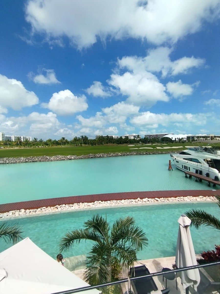 32 de 36: Vista muelle y campo de golf