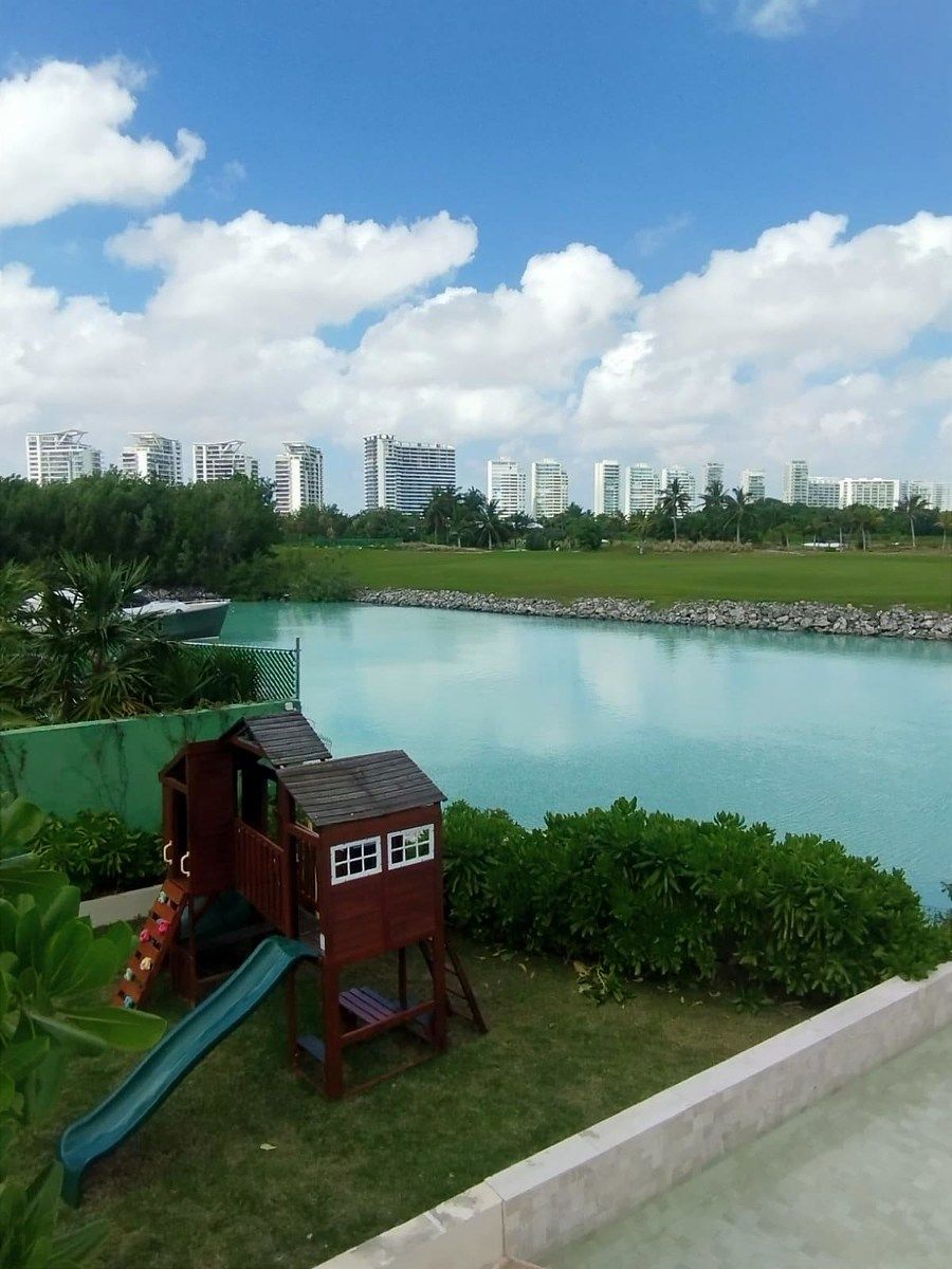 36 de 36: Área juegos infantiles