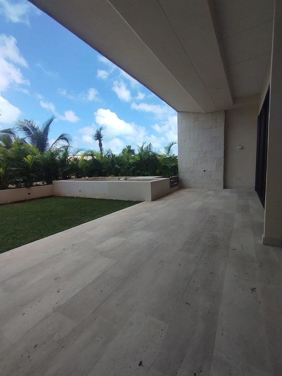 10 de 36: Patio delantero techado