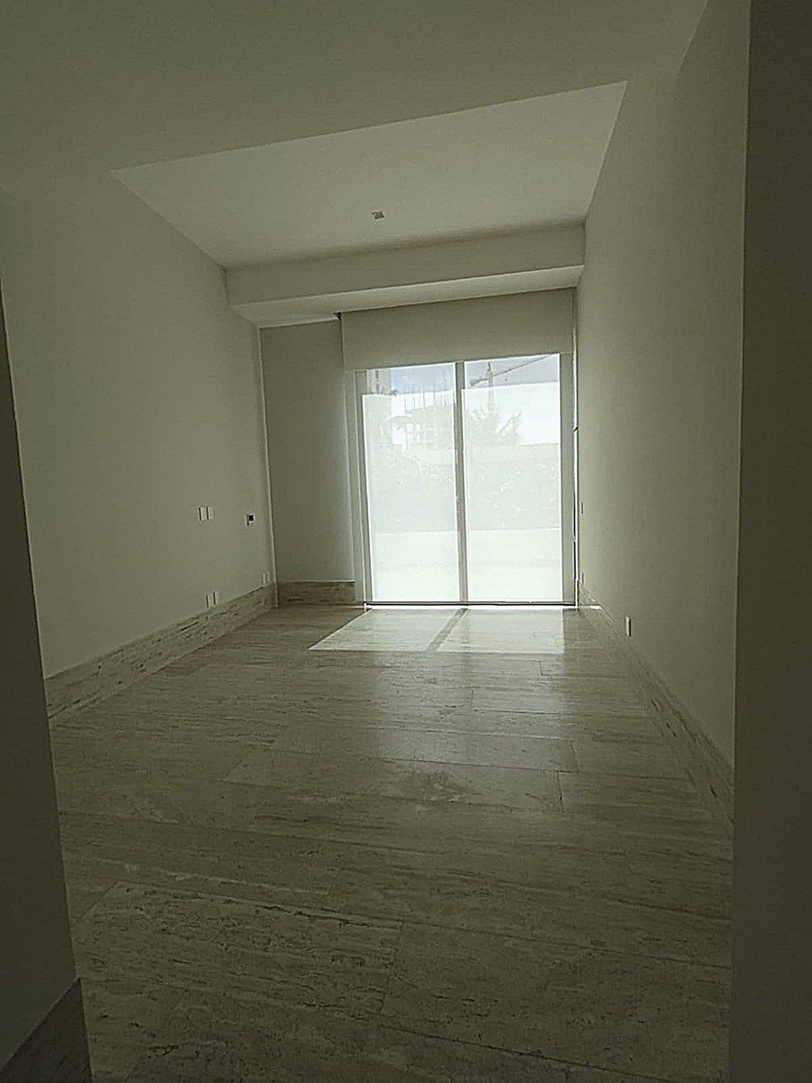 21 de 36: Estancia trasera