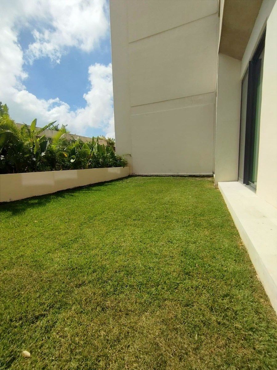 25 de 36: Patio trasero 1