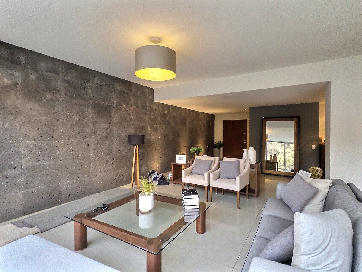 1 de 19: Amplia y elegante sala con detalles en la pared