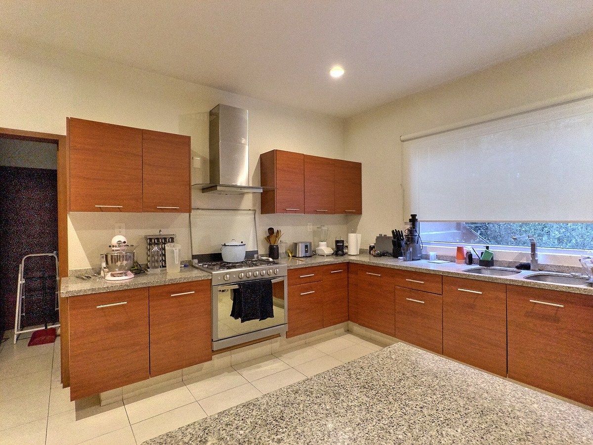 10 de 19: Cocina integral con gran almacenamiento