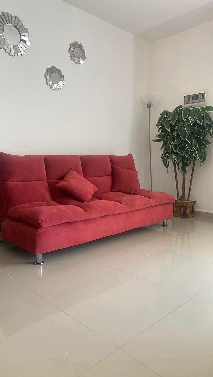 4 of 13: Sillon (se hace cama)