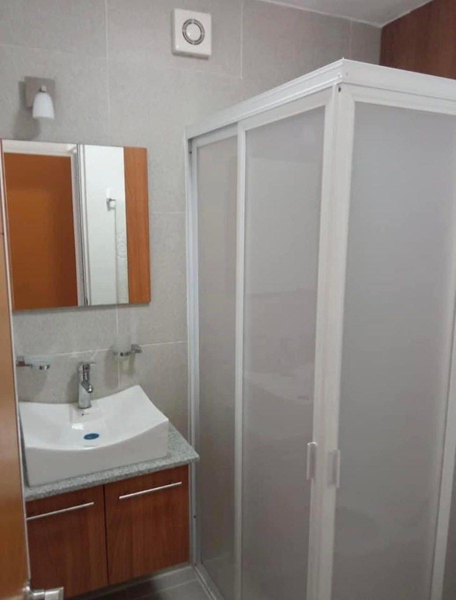 10 of 13: Baño de la recamara principal