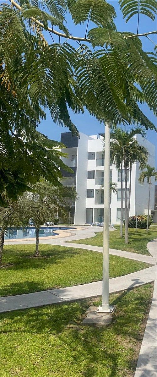 1 of 13: Vista Edificio