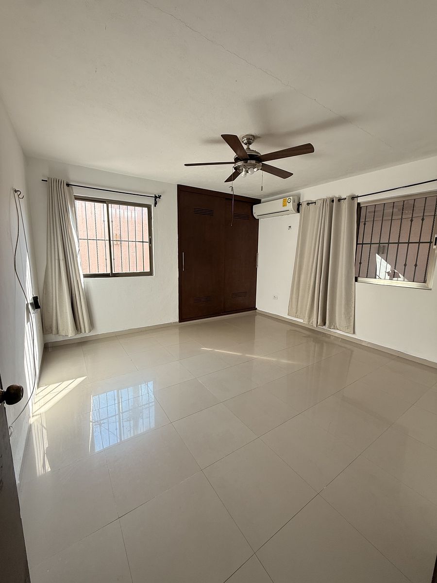 5 de 14: habitación planta baja con baño