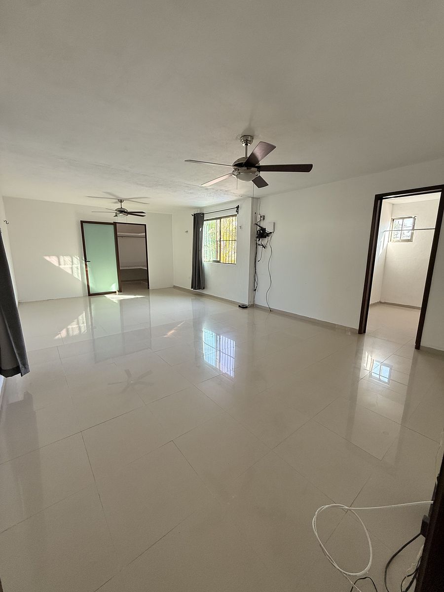 8 de 14: Habitación principal con doble closet y baño completo