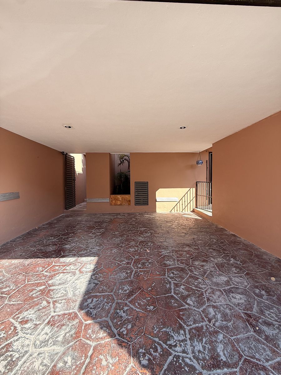 14 de 14: Estacionamiento techado