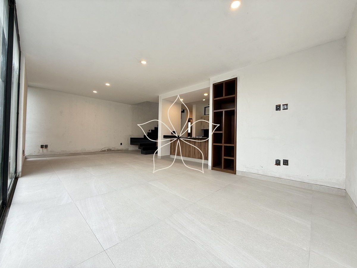 4 of 21: Sala & comedor