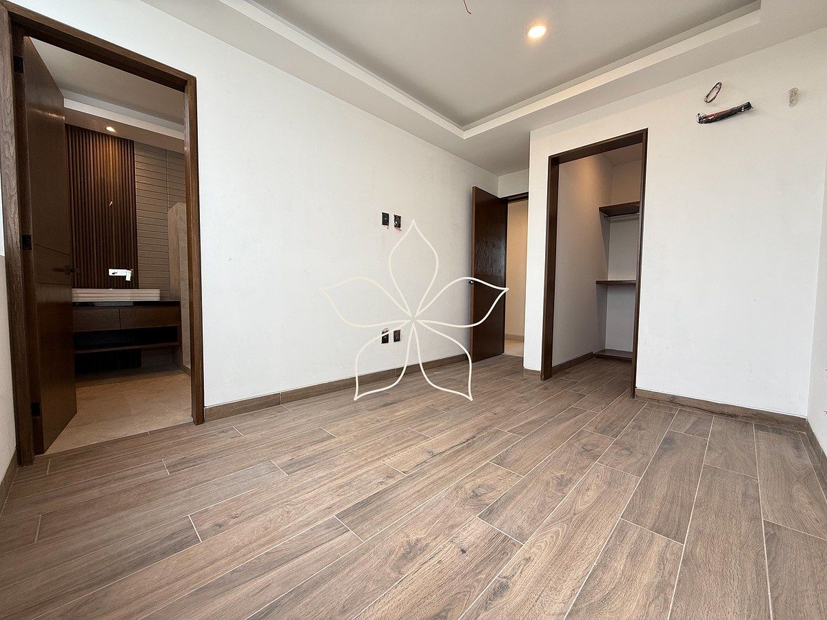 8 of 21: Habitación secundaria