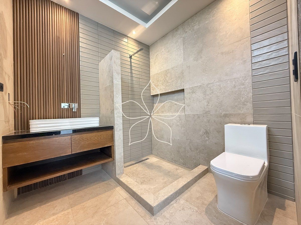 10 of 21: Baño habitación secundaria