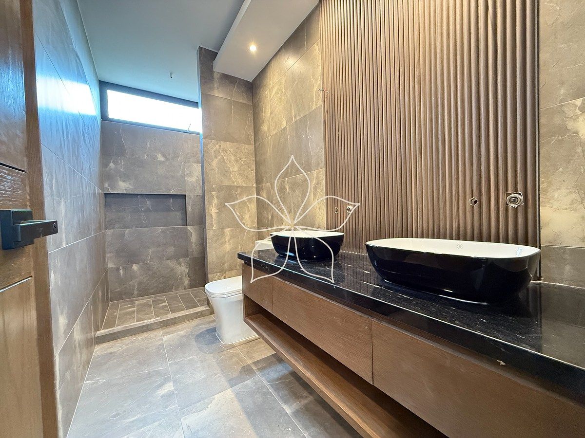 13 de 21: Baño completo habitación principal