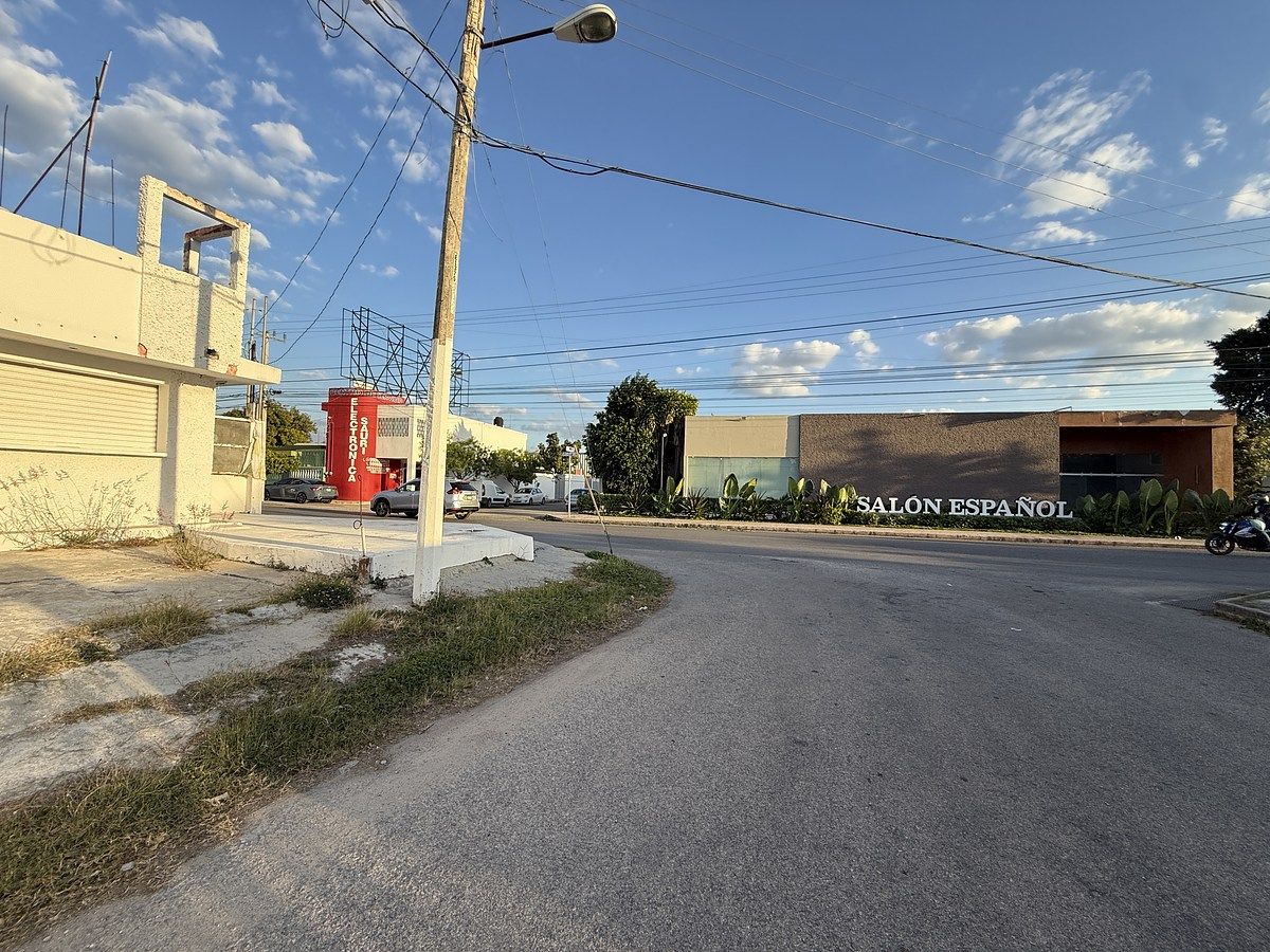5 de 12: VISTA DESDE EL ESTACIONAMIENTO