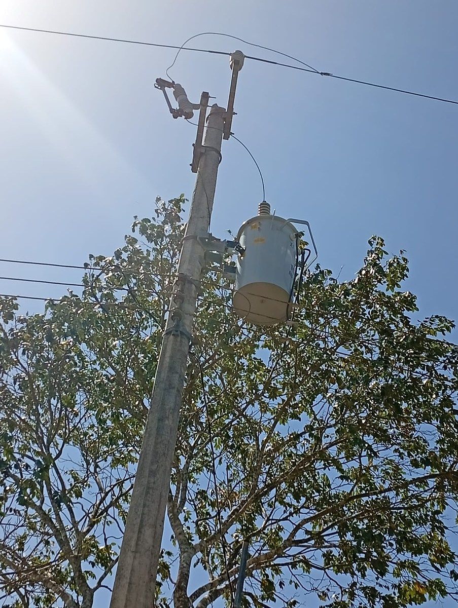 17 of 25: TRANSFORMADOR EN CALLE 13