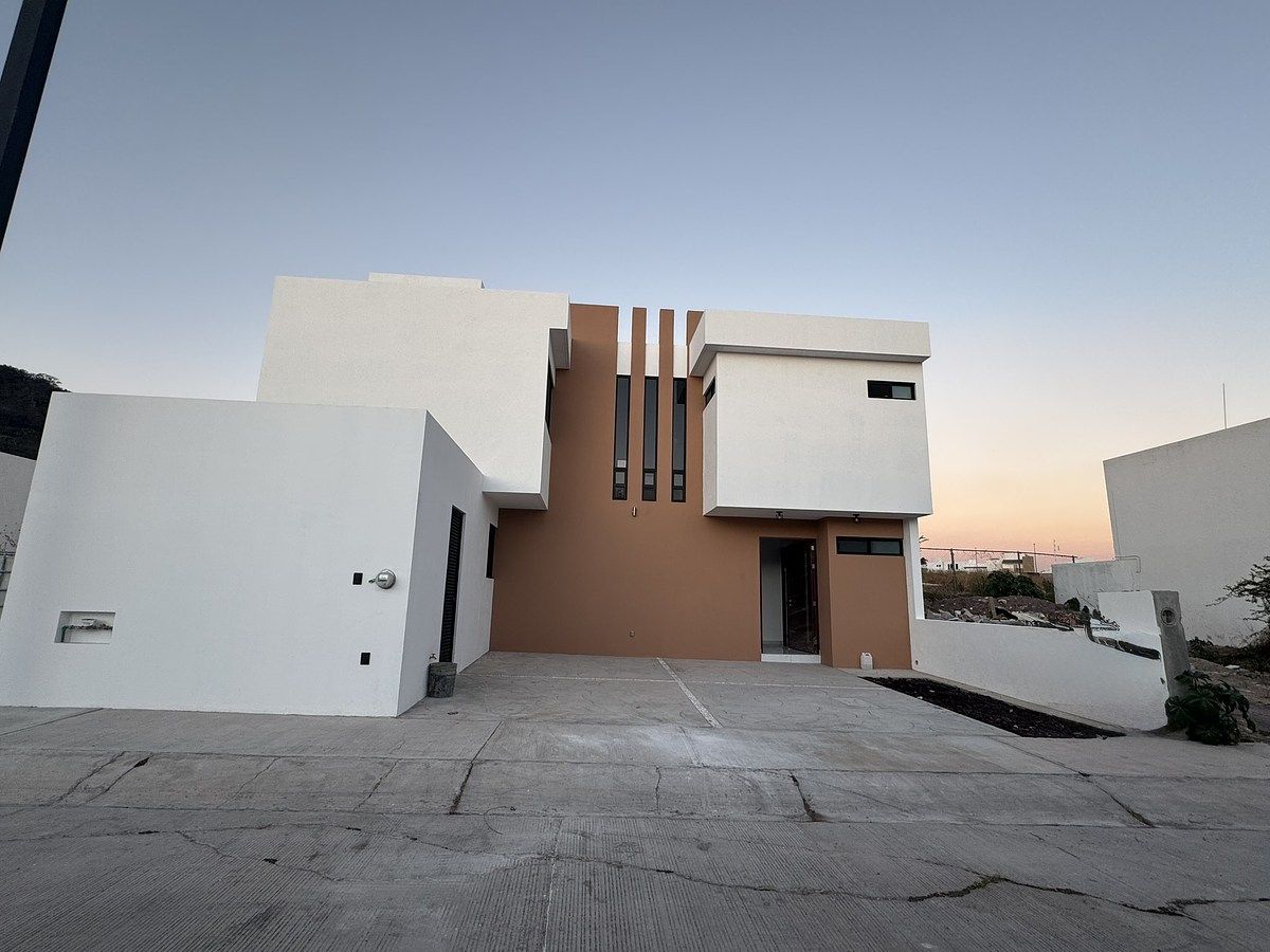CASA EN VENTA de 4 recámaras en el Condado Corregidora Querétaro