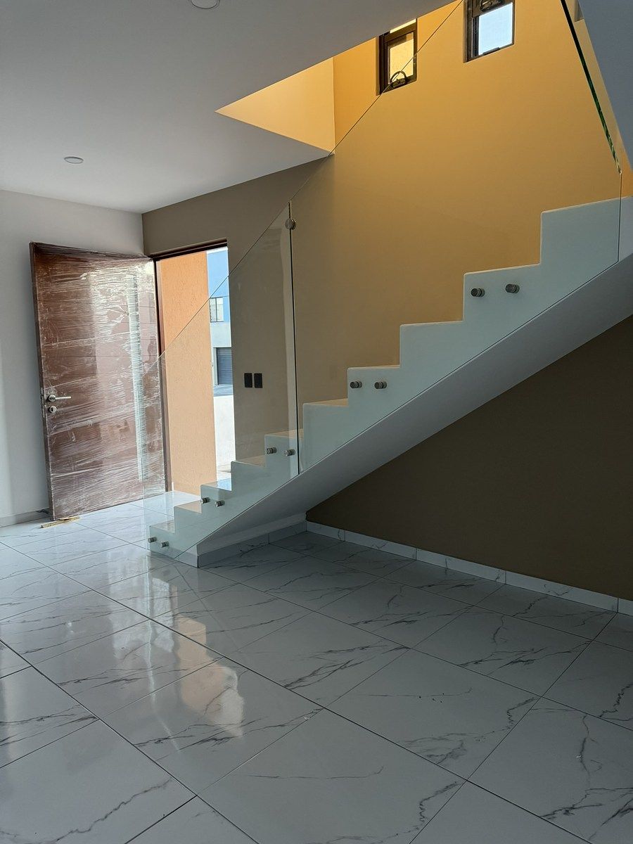 CASA EN VENTA de 4 recámaras en el Condado Corregidora Querétaro