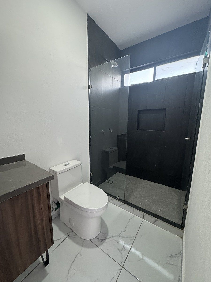 CASA EN VENTA de 4 recámaras en el Condado Corregidora Querétaro