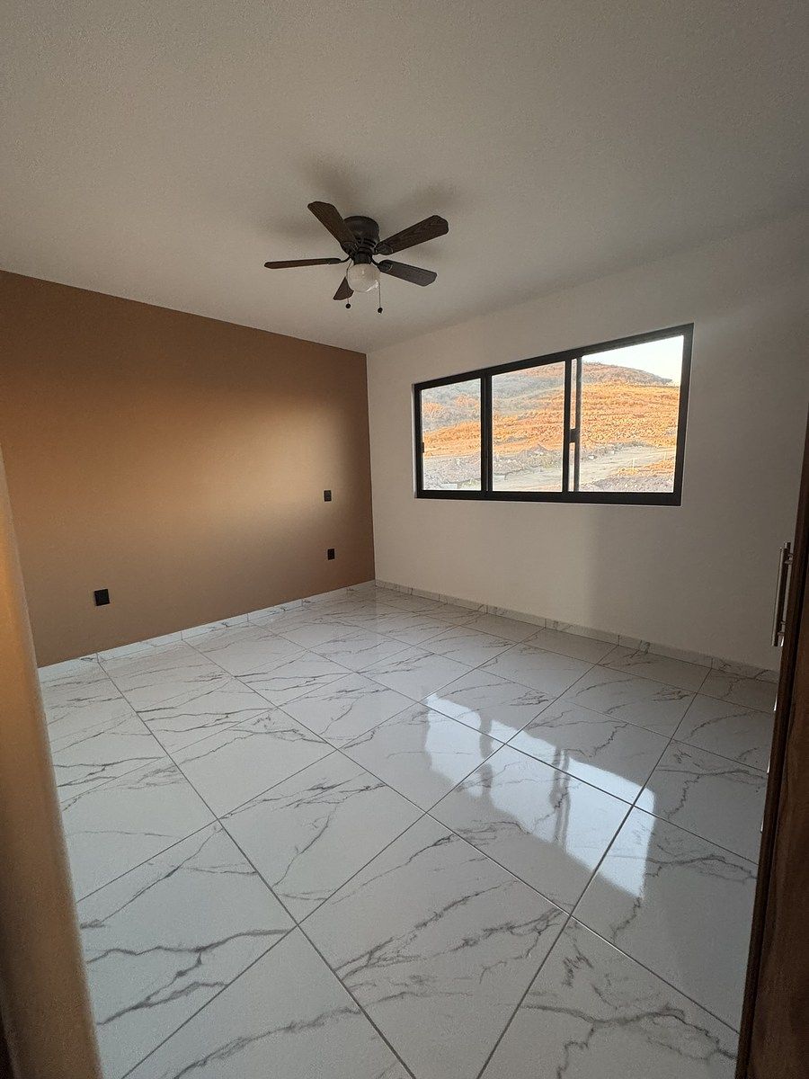CASA EN VENTA de 4 recámaras en el Condado Corregidora Querétaro