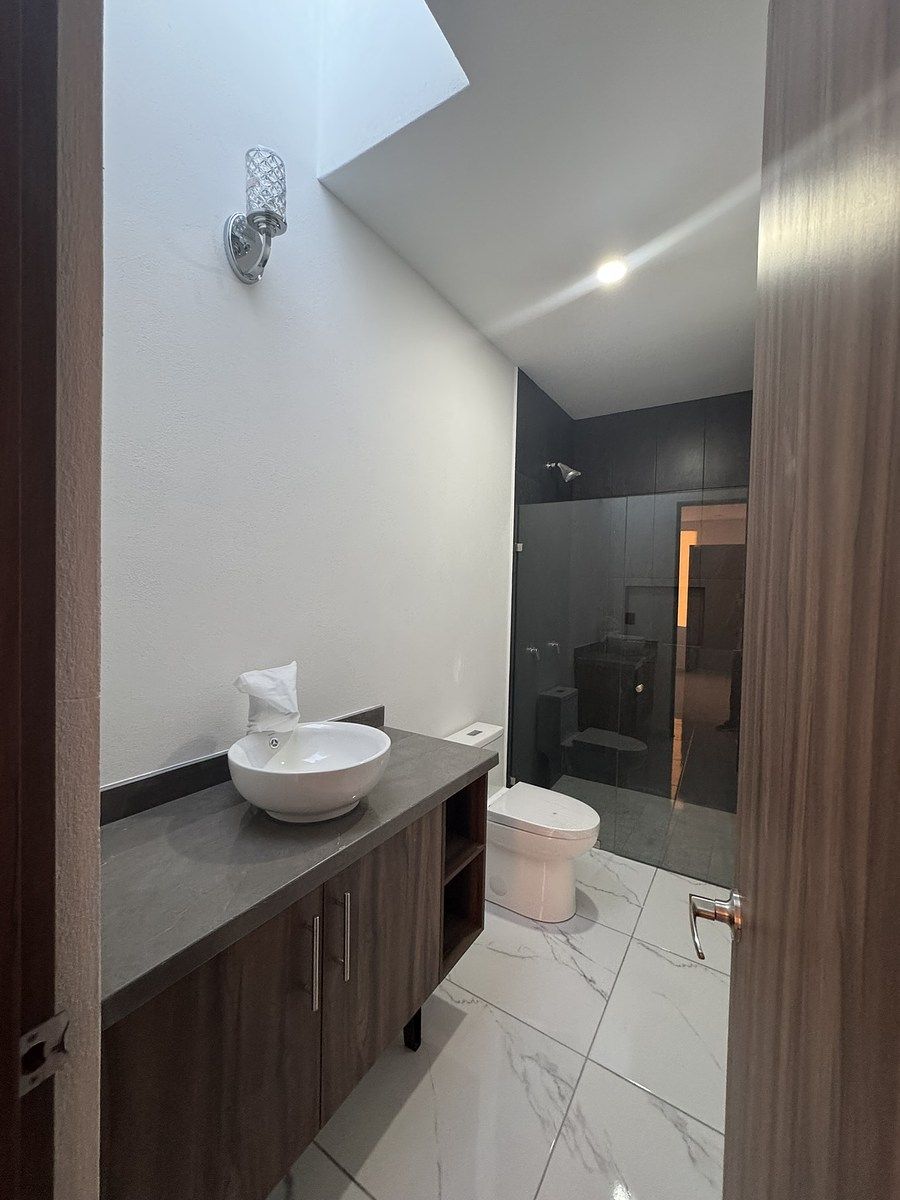 CASA EN VENTA de 4 recámaras en el Condado Corregidora Querétaro