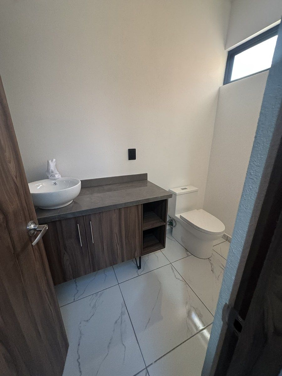 CASA EN VENTA de 4 recámaras en el Condado Corregidora Querétaro