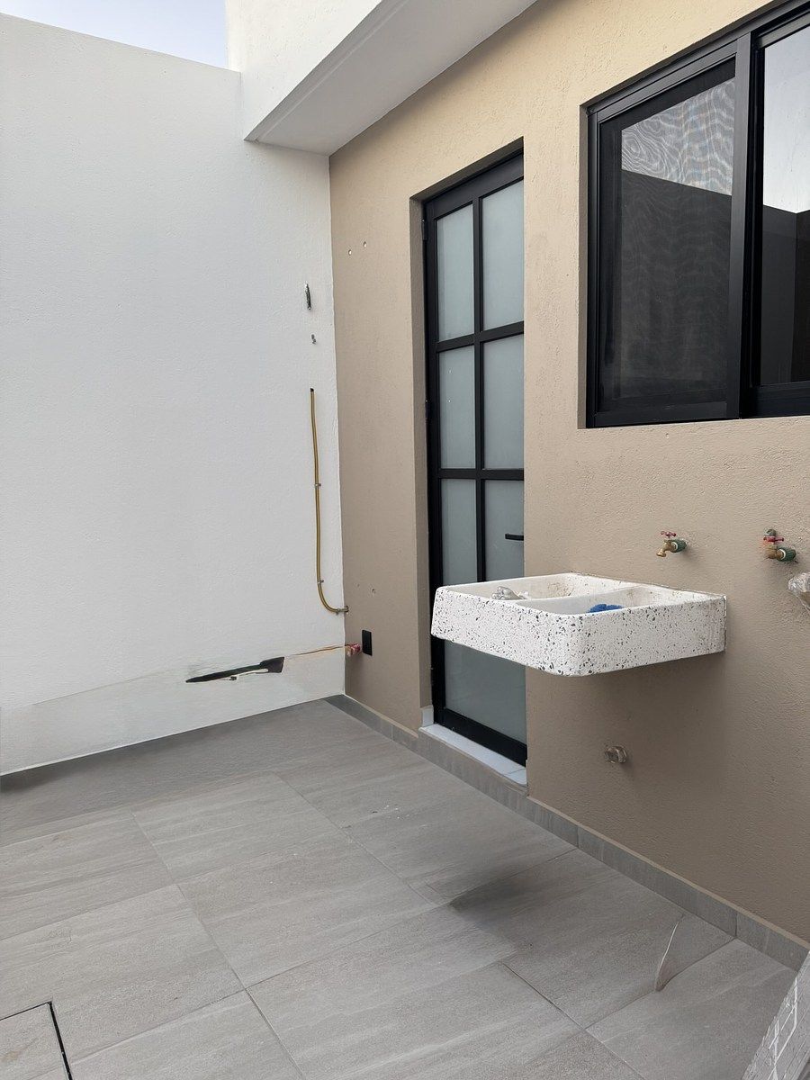 CASA EN VENTA de 4 recámaras en el Condado Corregidora Querétaro