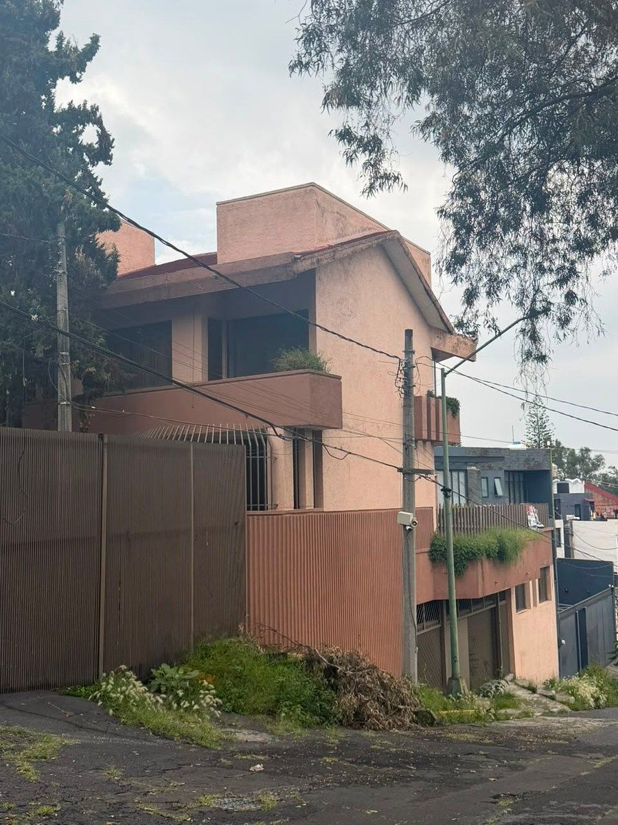 Casa en venta en Lomas de Tarango - foto 1