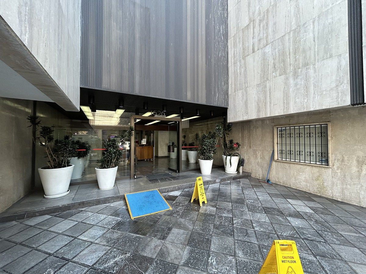 1 de 22: entrada principal al edificio