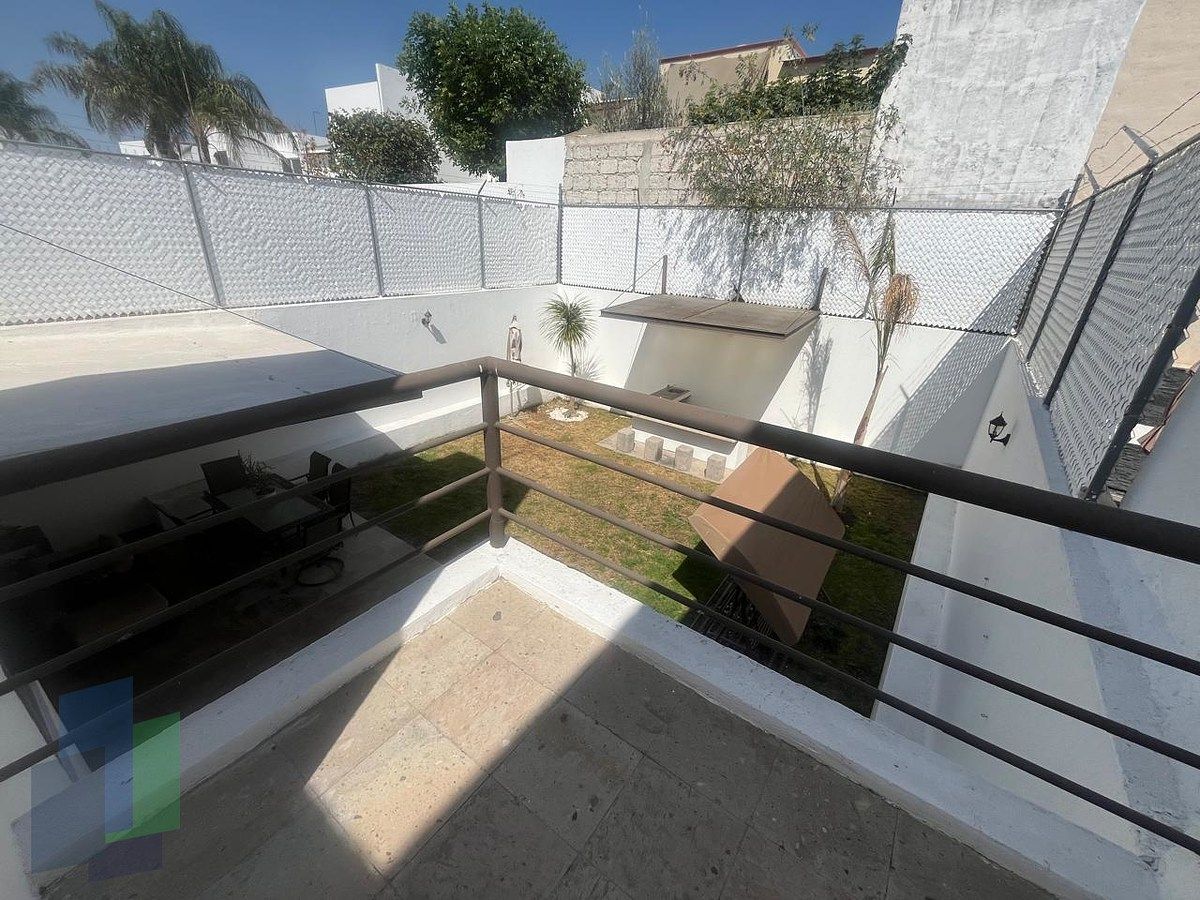 32 de 43: Balcón de recámara secundaria