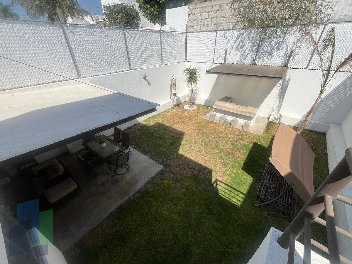 34 de 43: Vista desde terraza al jardín