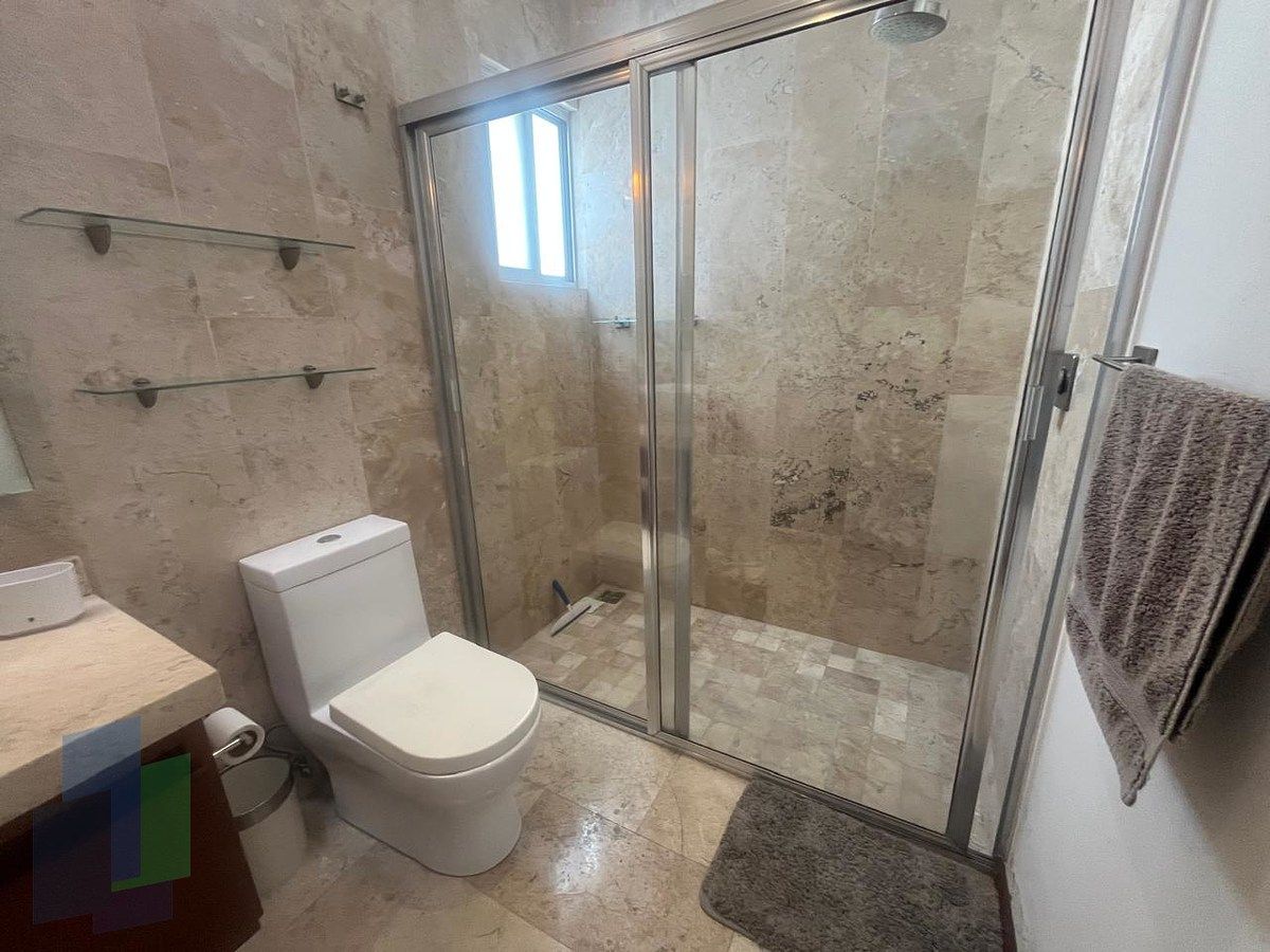 37 de 43: Baño recámara secundaria