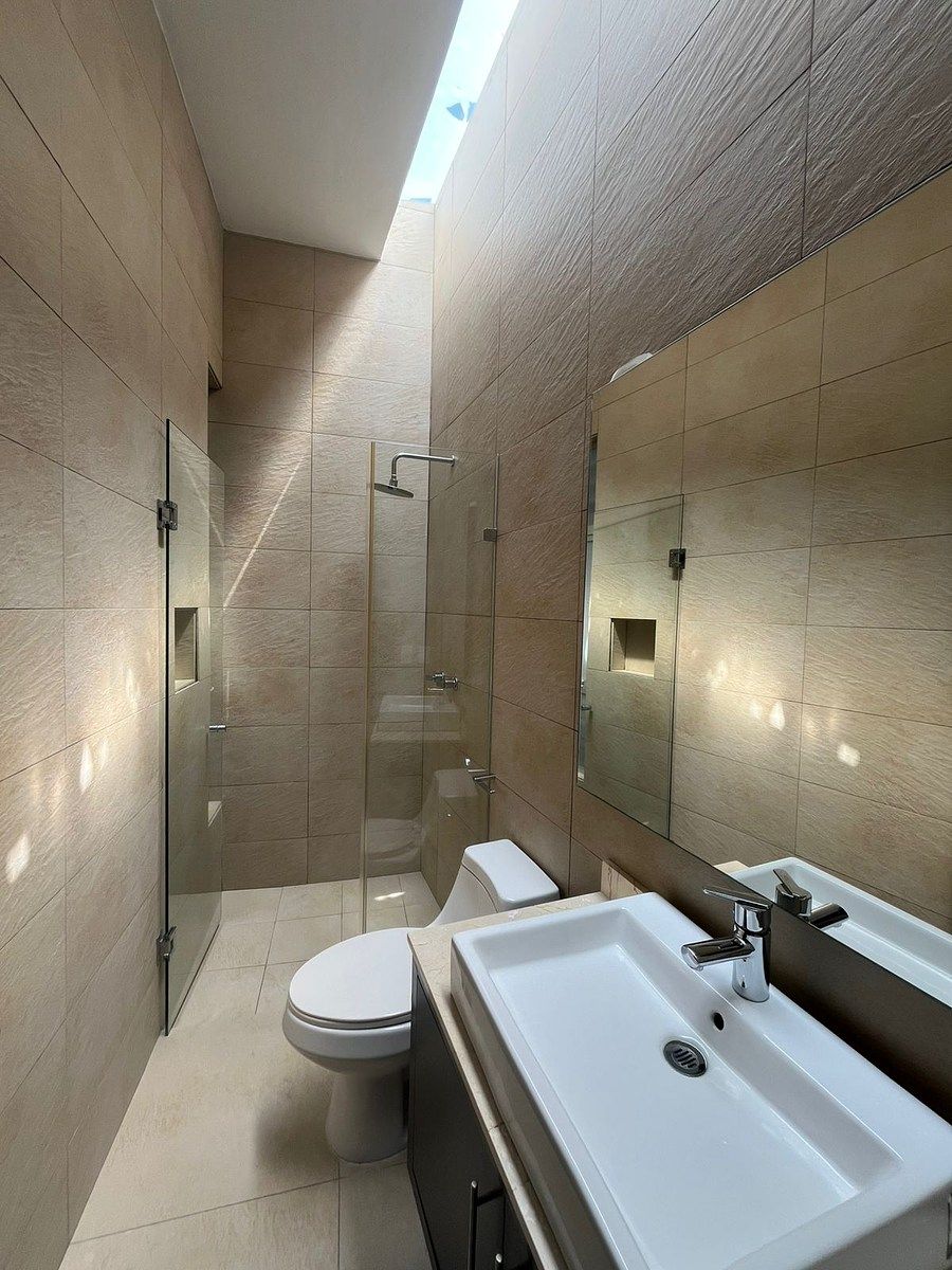 19 de 27: Baño Completo Tercera Recámara