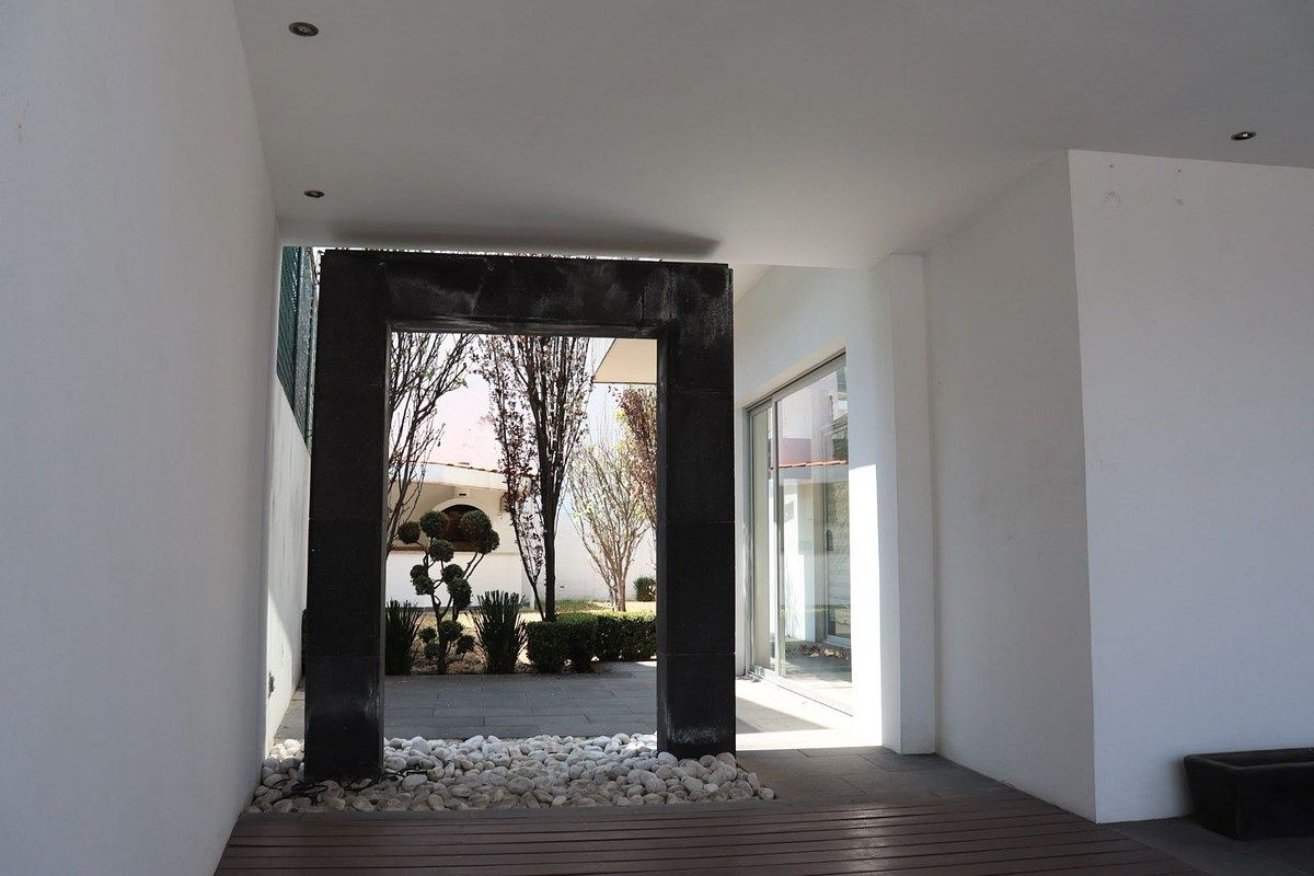 2 de 27: Entrada Principal