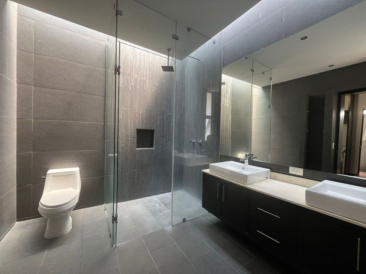 15 de 27: Baño Completo Recámara Principal