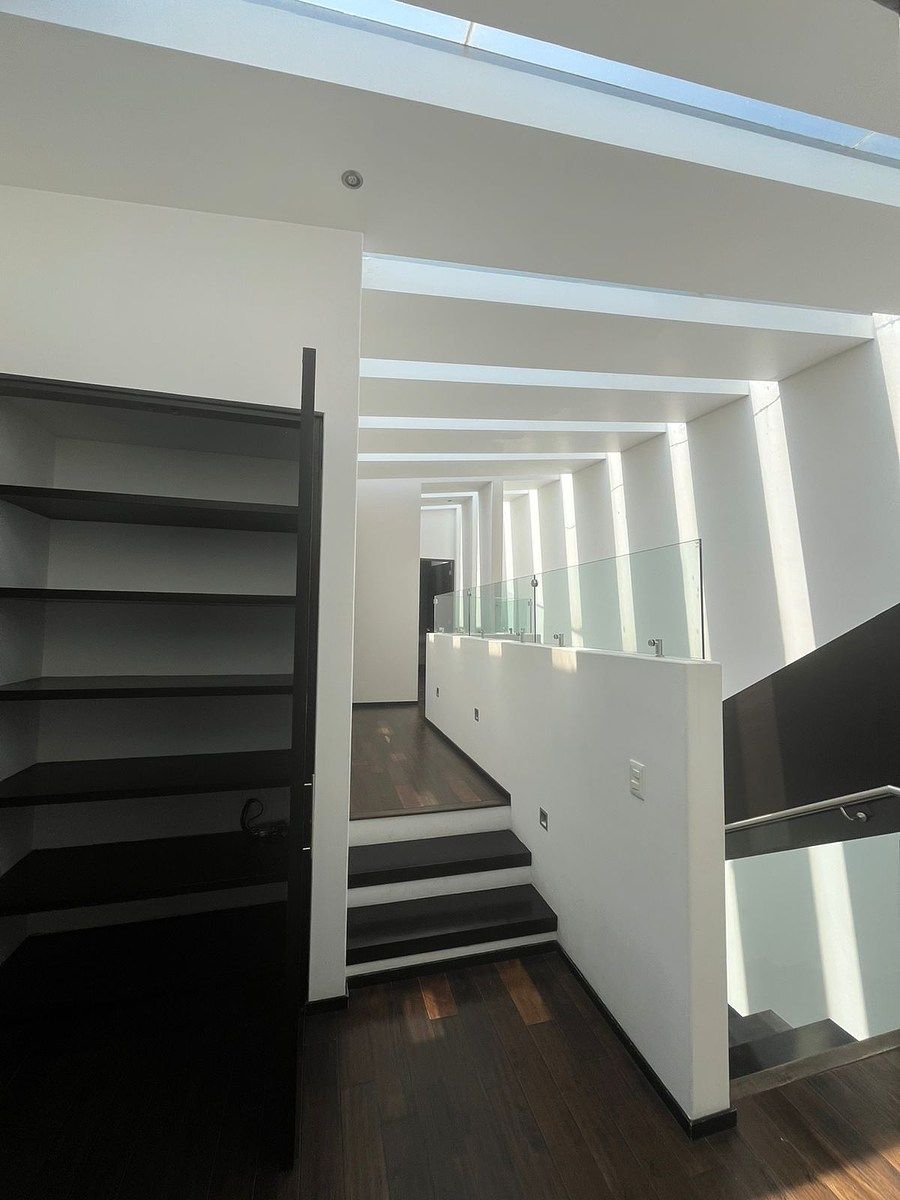 20 de 27: Pasillo a Recámara Principal y Tercera