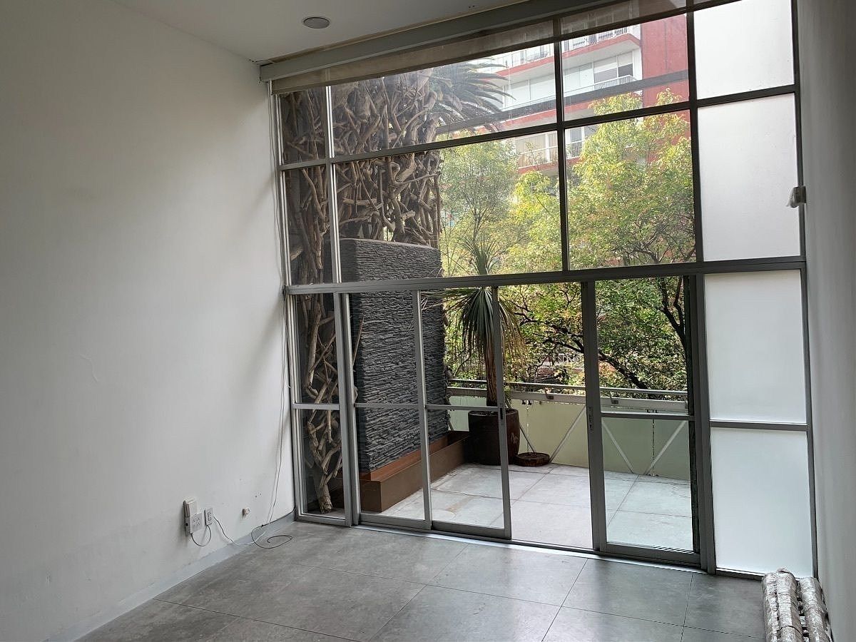 4 of 36: Ventanal de sala