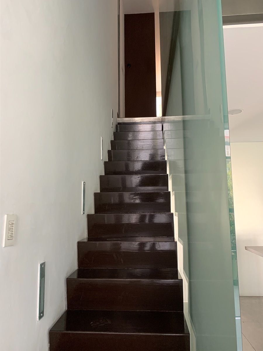 18 of 36: Escalera a las recámaras