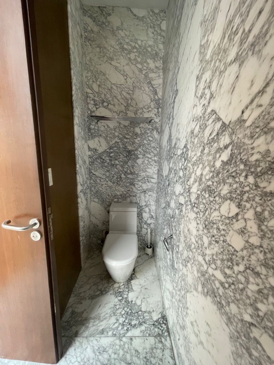 24 of 36: Baño de recámara principal