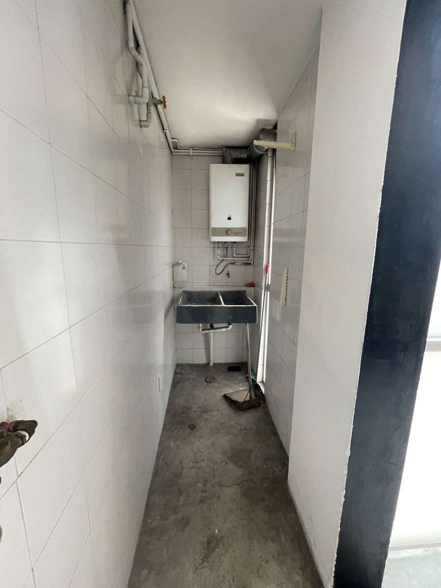 33 of 36: Área de lavandería