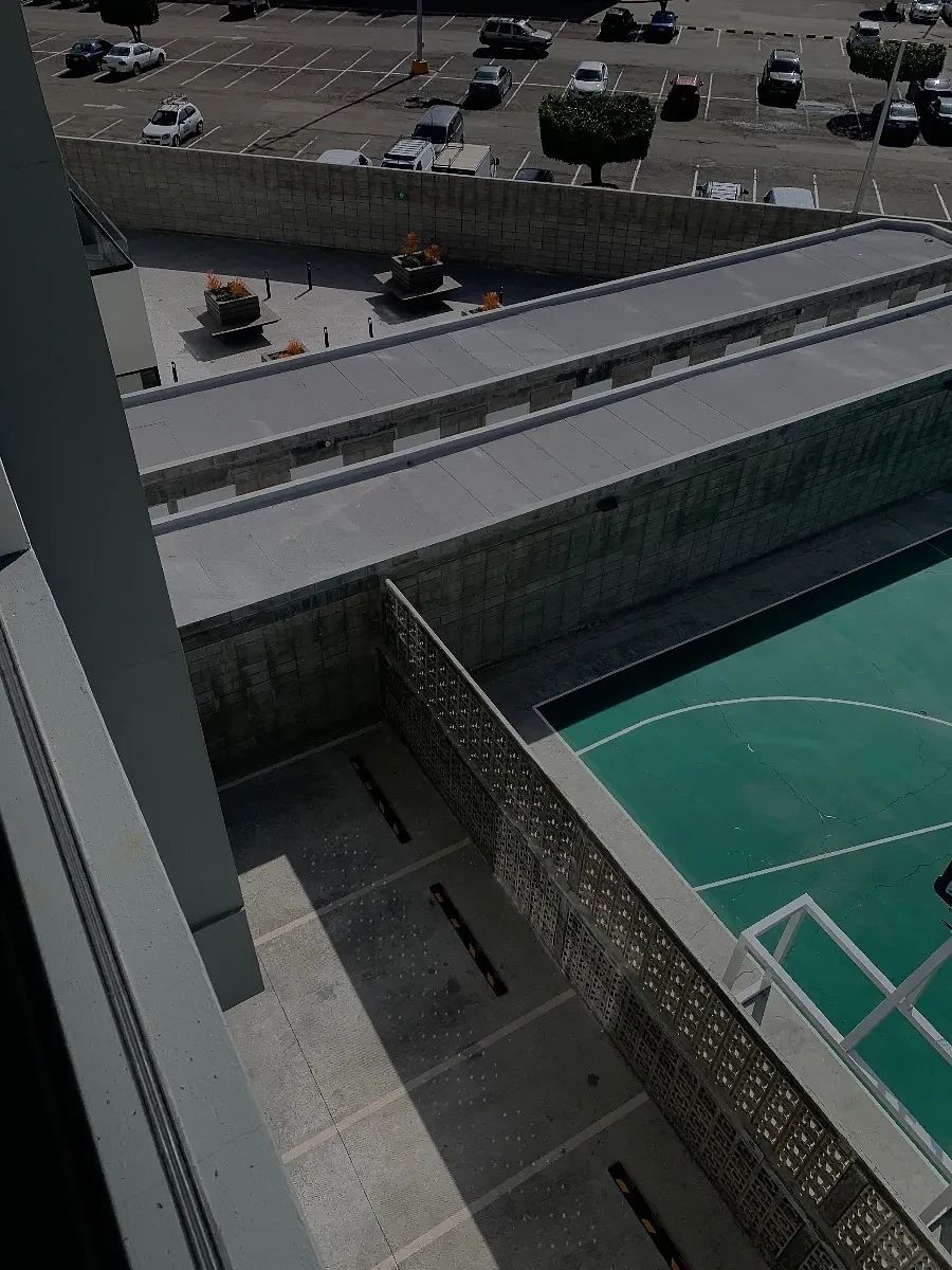 10 de 24: cancha usos múltiples - parte de estacionamiento/visitas.