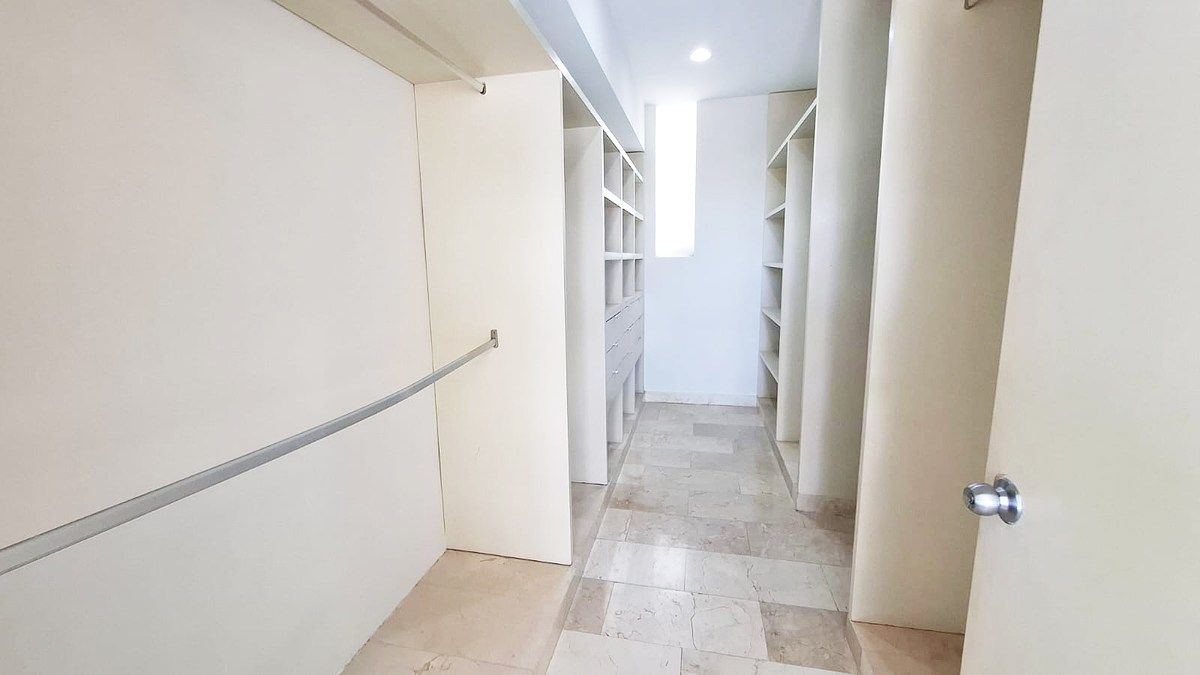 3 de 14: CLOSET PRINCIPAL