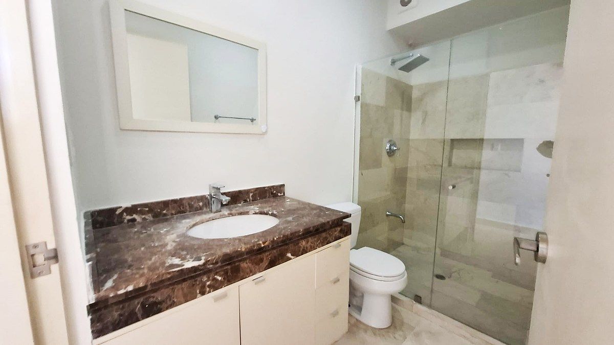 8 de 14: BAÑO COMPARTIDO