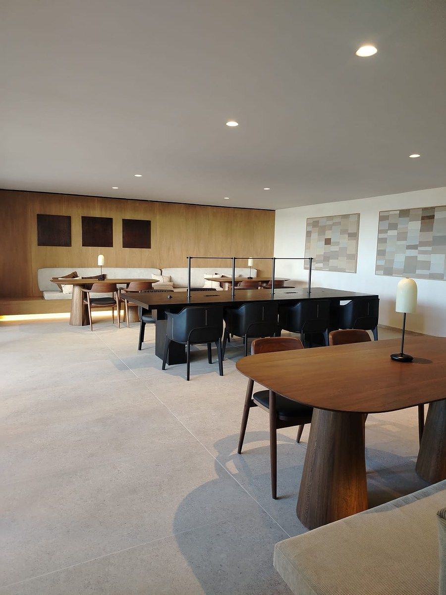 3 de 19: Business Room